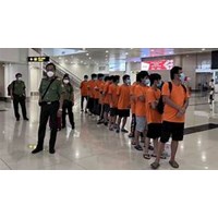 Quyết định thi hành án phạt trục xuất được quy định như thế nào?