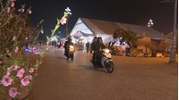 Đi chơi Giao thừa quá giờ: Người dưới 18 tuổi có bị Cảnh sát cơ động kiểm tra hành chính không?