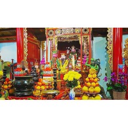 Cẩm nang sắm lễ Đền Ngọc Sơn: Dâng hương ban Đức Thánh Trần thế nào cho đúng?