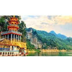 Văn khấn Đền Chúa Thác Bờ (Hòa Bình): Sắm lễ và bài khấn xin lộc buôn bán trên sông nước, đất đai