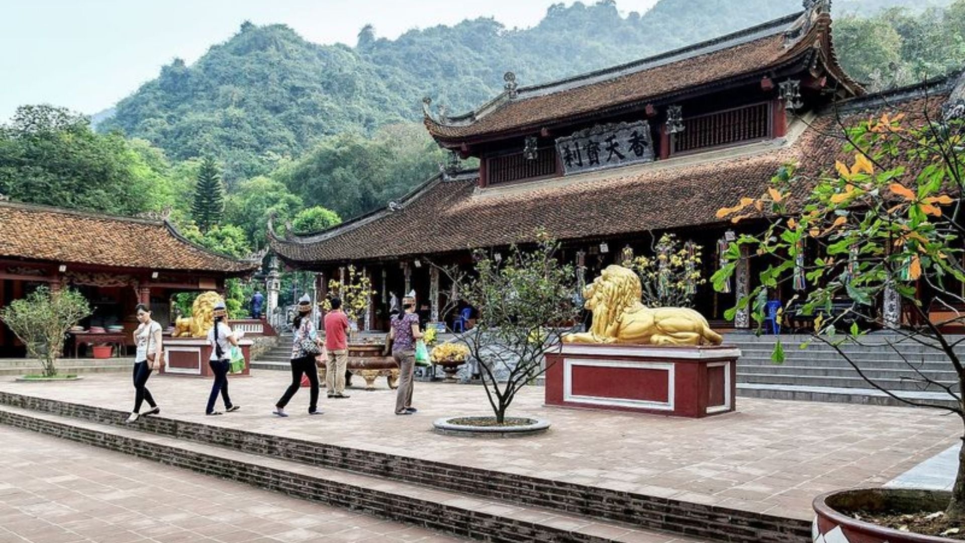 VĂN KHẤN TẠI ĐỀN TRÌNH TÂY THIÊN CHO LỄ DÂNG HƯƠNG QUỐC MẪU