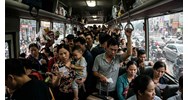 Nhà xe nhồi nhét, "chặt chém" vé xe khách chiều lên thành phố: Đường dây nóng phản ánh và mức phạt