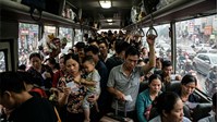 Nhà xe nhồi nhét, "chặt chém" vé xe khách chiều lên thành phố: Đường dây nóng phản ánh và mức phạt