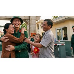 Người thân lên thăm bộ đội tại doanh trại: Cần mang theo giấy tờ gì và được gặp trong bao lâu?