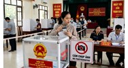 Chụp ảnh check-in lá phiếu đăng facebook, tiktok, thread có sao không?