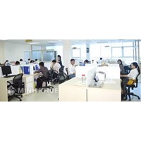 Một người có được đứng tên làm giám đốc hai công ty cổ phần không ?
