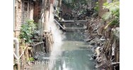 Xả nước thải sinh hoạt ra đường có bị xử phạt không?