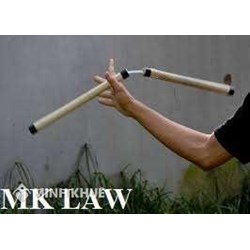 Mang theo côn nhị khúc có vi phạm pháp luật hay không?