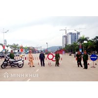Lái xe ô tô đi vào đường cấm bị phạt bao nhiêu tiền? Có bị giữ bằng lái không ?
