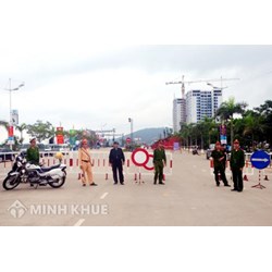 Lái xe ô tô đi vào đường cấm bị phạt bao nhiêu tiền? Có bị giữ bằng lái không ?