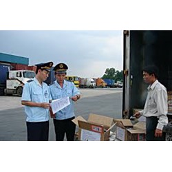 Hàng hoá nhập khẩu qua đường bưu chính ai là người thực hiện khai hải quan ?