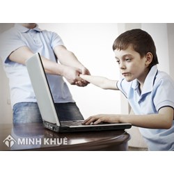 Phải làm gì khi cháu tôi nghiện game online và bố mẹ cháu đã ly hôn?