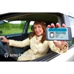 Người nước ngoài lái xe ở Việt Nam có phải chuyển đổi giấy phép lái xe không ? Thủ tục thực hiện thế nào ?