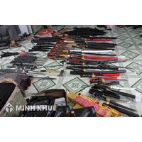 Thế nào là vũ khí thô sơ? Quy định sử dụng, tàng trữ vũ khí thô sơ