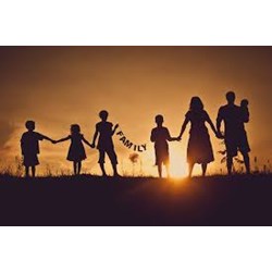 Sự gắn bó, tình cảm yêu thương của cha mẹ có thể giúp trẻ vượt qua được bệnh tật và phát triển tâm lý tốt