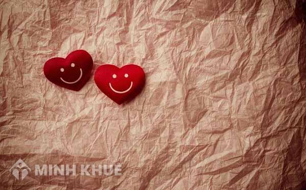Làm gì khi bạn trai vẫn gần gũi với người yêu cũ?