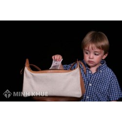 Ứng xử thế nào khi con trộm tiền của Bố mẹ? Chịu hình phạt gì?