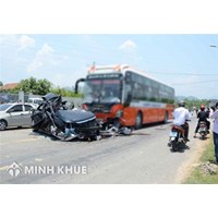 Tại sao xe nhỏ đi sai, xe lớn đi đúng khi xảy ra tai nạn giao thông thì xe lớn vẫn phải đền xe nhỏ?