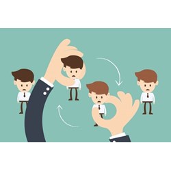 Điều chuyển người lao động sang làm công việc khác trái với thỏa thuận trong hợp đồng có phạm luật lao động không ?