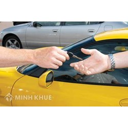 Một ô tô có thể làm cùng lúc 2 hợp đồng công chứng để bán cho hai người không?