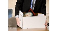 Nghỉ việc và báo trước 30 ngày mà công ty vẫn yêu cầu phải đến hạn hợp đồng mới cho phép nghỉ hoặc phải bồi thường 15 ngày công thì có đúng không? 