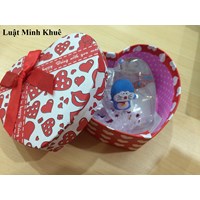 Gửi quà từ nước ngoài về có phải nộp thuế không ?