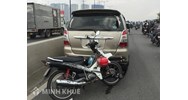 Cách xử lý trường hợp xe máy tông vào ô tô gây thiệt hại cho ô tô?
