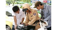 Bị tước giấy phép lái xe (không có bằng lái xe) có được tham gia giao thông?