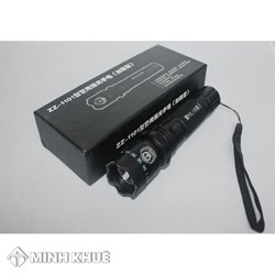 Sử dụng đèn pin chích điện, dao, côn để tự vệ có vi phạm pháp luật ?