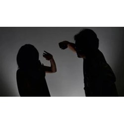 Chồng đánh Vợ: Mức phạt tù, phạt tiền & Quy trình xử lý