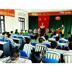 Đang chấp hành hình phạt tù có được hưởng lương hưu không?
