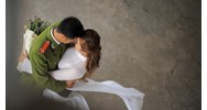 Công an có được lấy vợ đã ly hôn không?