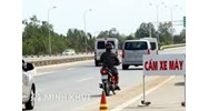 Xe máy đi vào đường cấm thì bị xử phạt như thế nào?
