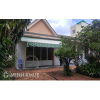 Bà ngoại muốn tặng đất cho cháu phải làm sao mới sang sổ được?