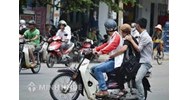 Mức phạt đi xe máy chở 3 (chở quá số người) theo quy định?