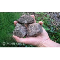 Quy định xử phạt của pháp luật về hành vi ném đá vào xe khách: Có cần phải truy cứu trách nhiệm hình sự ?