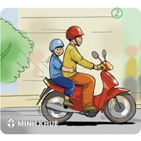 Đi xe máy chạy bằng một bánh bị phạt bao nhiêu theo đúng quy định ?