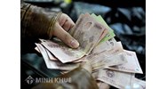 Trừ lương người lao động vì đi làm muộn có vi phạm phap luật không ? 
