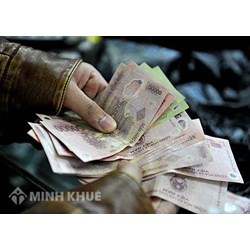Trừ lương người lao động vì đi làm muộn có vi phạm phap luật không ? 