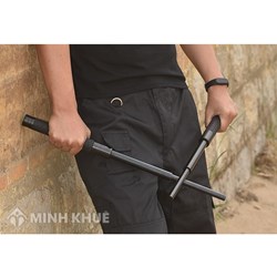 Mang gậy baton tự vệ có vi phạm pháp luật không?