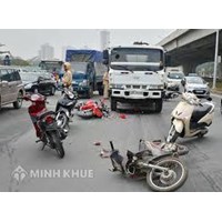 Sử dụng điện thoại khi tham gia giao thông bị xử phạt thế nào ? Xử lý tai nạn giao thông