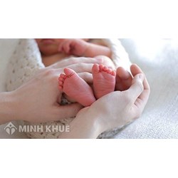 Mới sinh con được 02 tháng tuổi nếu ly hôn ai sẽ là người được chăm sóc con?