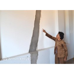 Làm nứt nhà hàng xóm trong thời gian thi công thì phải bồi thường như thế nào ?