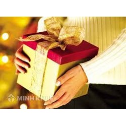 Hàng hóa từ Anh gửi về Việt Nam có phải đóng thuế không ? 