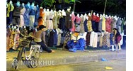 Bày bán quần áo trên vỉa hè bị phạt bao nhiêu tiền?