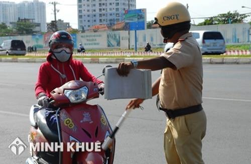 Chạy Quá Tốc Độ Trên 10Km/H Bị Phạt Bao Nhiêu Tiền?