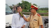 Lỗi không chấp hành hiệu lệnh, chỉ dẫn của biển báo hiệu phạt bao nhiêu tiền?