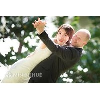 Phải làm sao khi có con với người nước ngoài ? Sau khi sanh con ra em muốn làm giấy kết hôn với anh ấy ở việt nam thì có được không ?