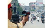 Chạy quá tốc độ khi nào thì bị giam bằng và mức phạt tiền là bao nhiêu?