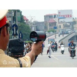 Chạy quá tốc độ khi nào thì bị giam bằng và mức phạt tiền là bao nhiêu?